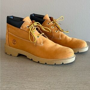 Timberland Wheat Nubuck Chukka Boots - size 5